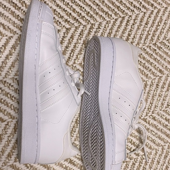 Excellent condition. Worn twice. Adidas Superstar size 6.5 - Picture 3 of 7